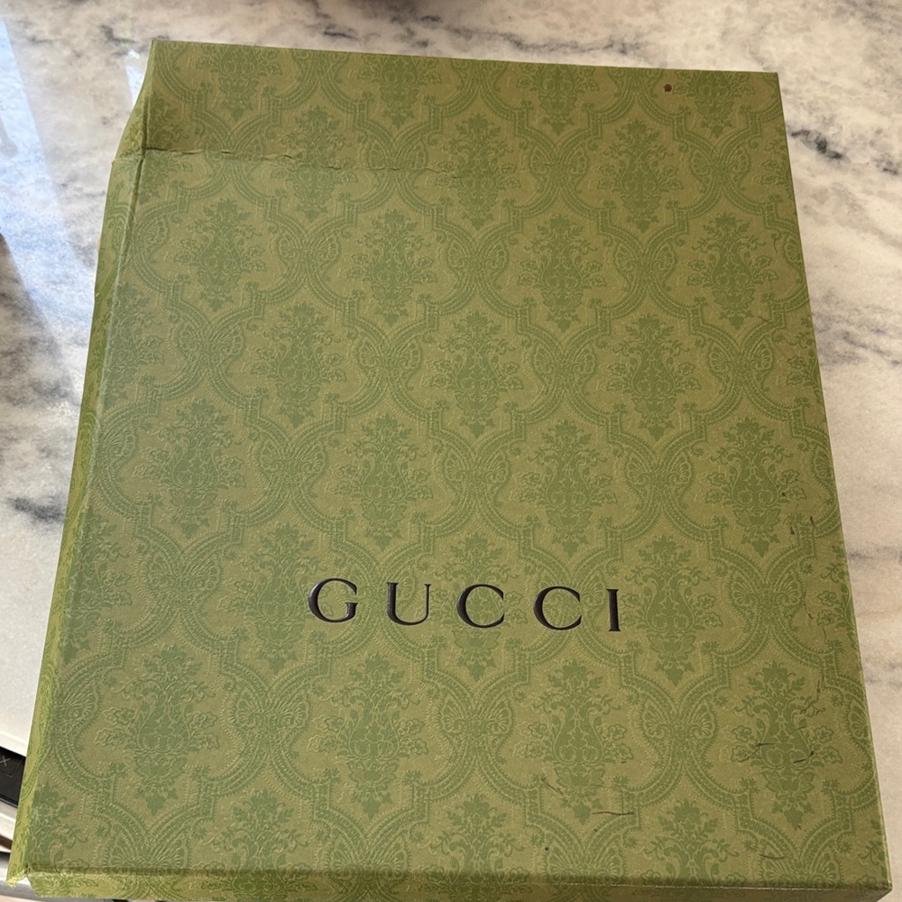 Gucci Ivory Tee with Black Logo - Picture 5 of 10